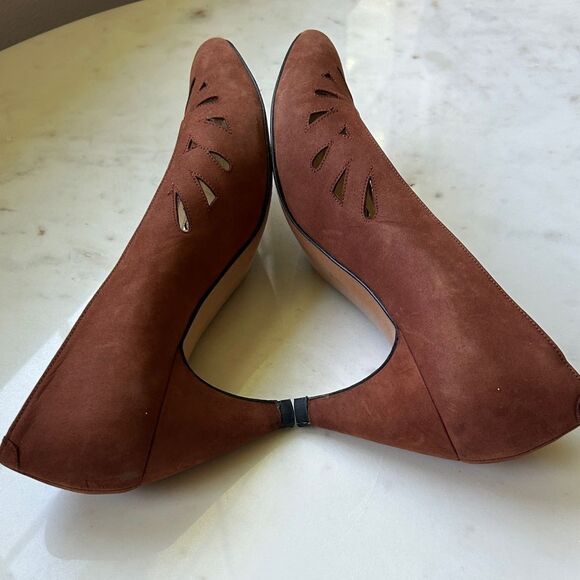 Evan Picone Women's Tan Rust Suede Cutout Heels - Picture 4 of 8